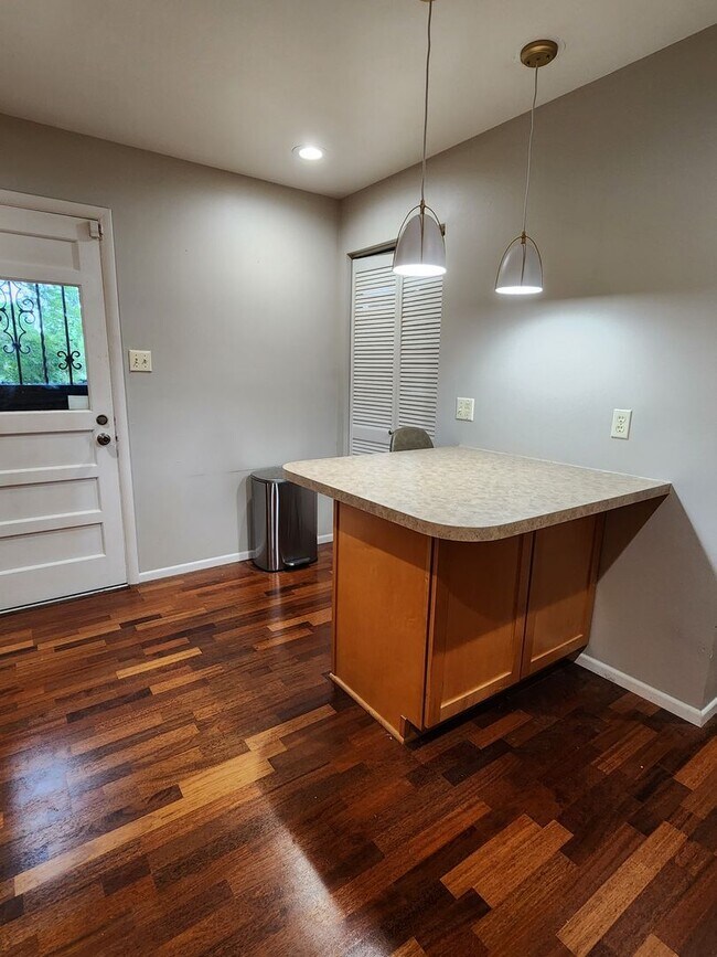 Foto del edificio - Beautiful Englewood Ranch Style home!