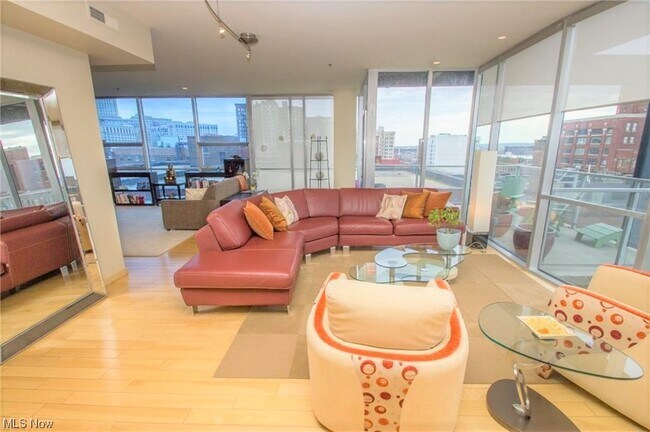 Foto del edificio - 701 W Lakeside Ave