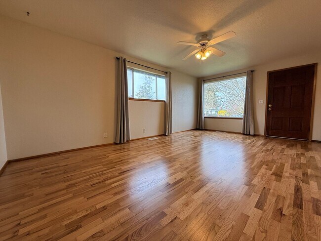 Foto del edificio - 3 bedroom 1.5 bath In North Tacoma!!!