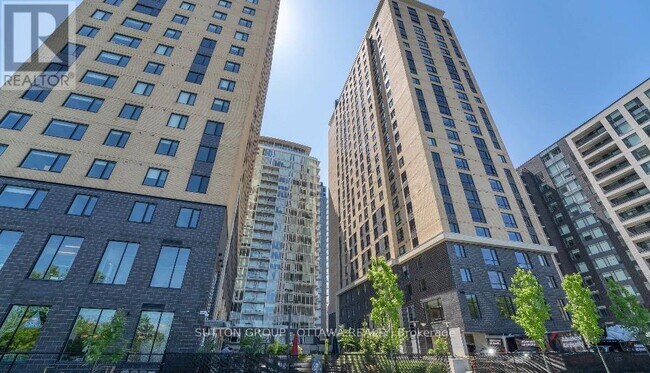 Building Photo - 105 Champagne Ave S