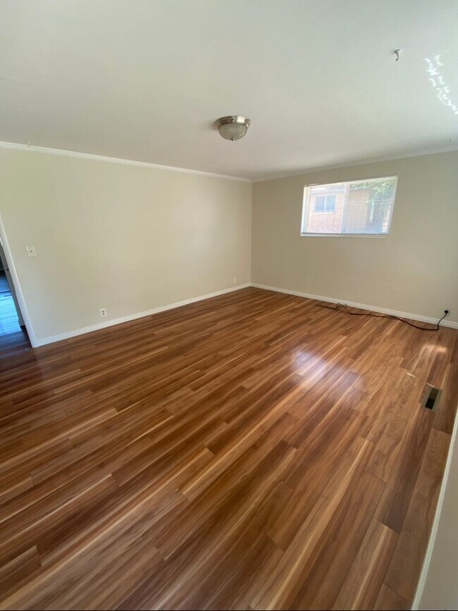 Foto del edificio - Spacious 4 Bed 2 Bath Home in Roy, UT with Fully Fenced Yard