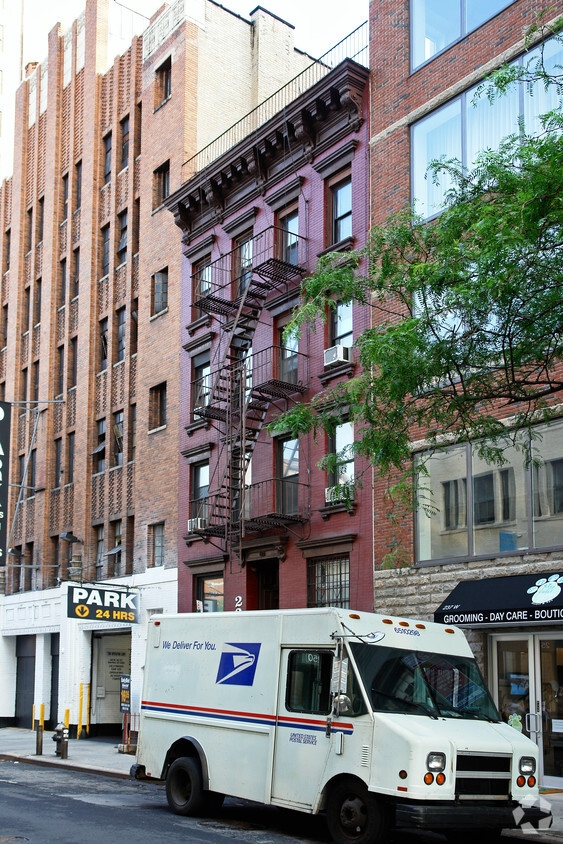 Foto del edificio - 239 W 26th St