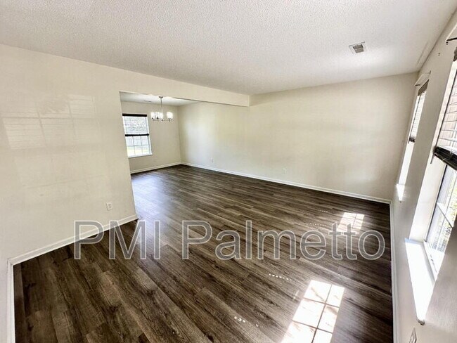 Building Photo - 227 Hardwood Dr