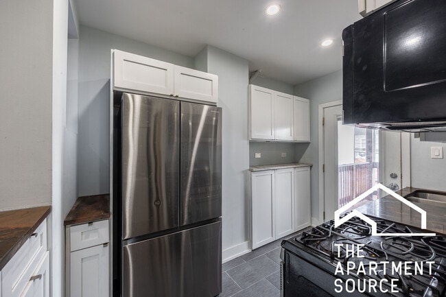 Foto del edificio - 3716 W Belmont Ave