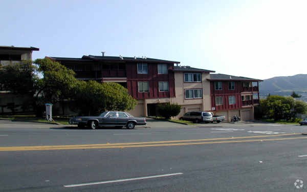 Building Photo - 620 Serramonte Blvd