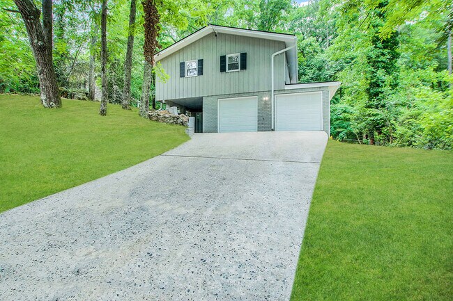 Building Photo - 6395 El Caudillo Ct