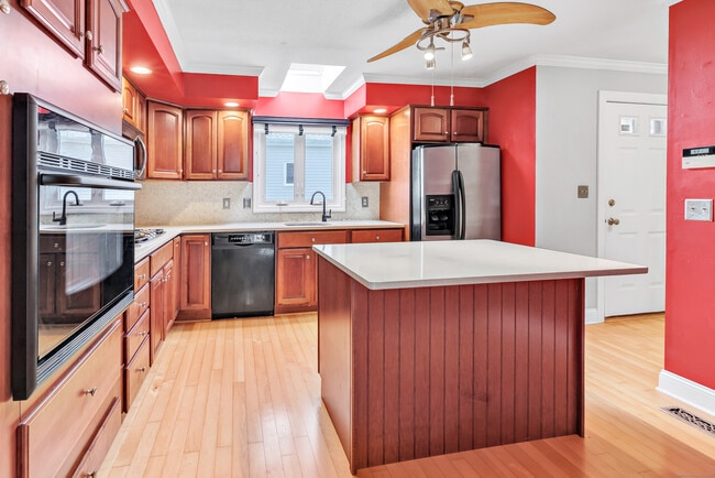 Building Photo - 66 Westview Terrace