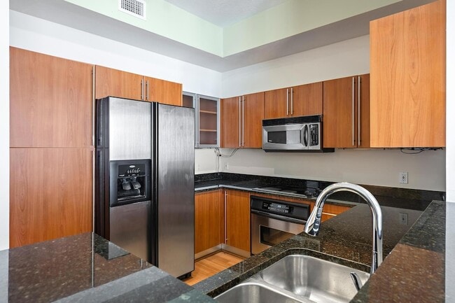 Building Photo - 1551 N Flagler Dr