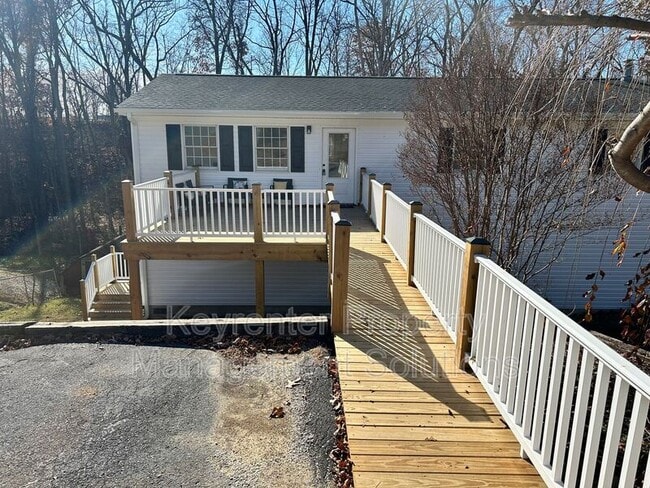 Building Photo - 17 White Oak Dr