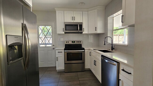 Foto del edificio - Charming SODO Home with Fenced Backyard and Built-In Fire Pit