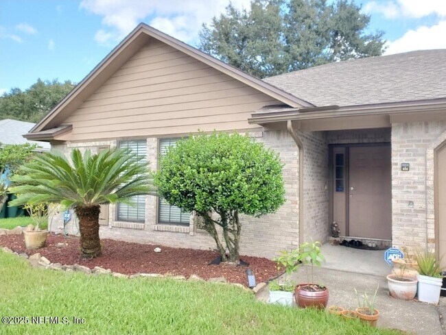 Foto del edificio - 7589 Fawn Lake Dr S