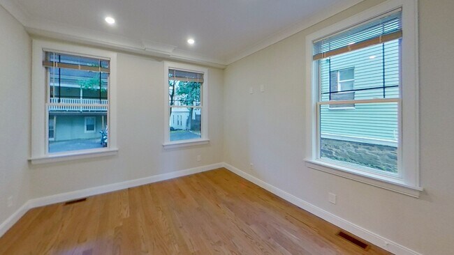 Building Photo - 33 Mansfield St