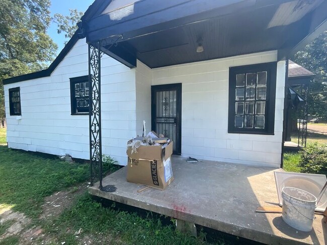 Building Photo - 354 Fredrica Ave