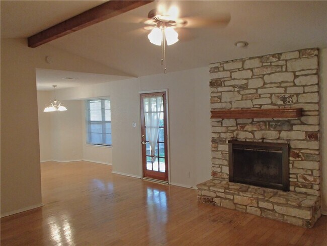 Foto del edificio - 2600 Bob White Ln