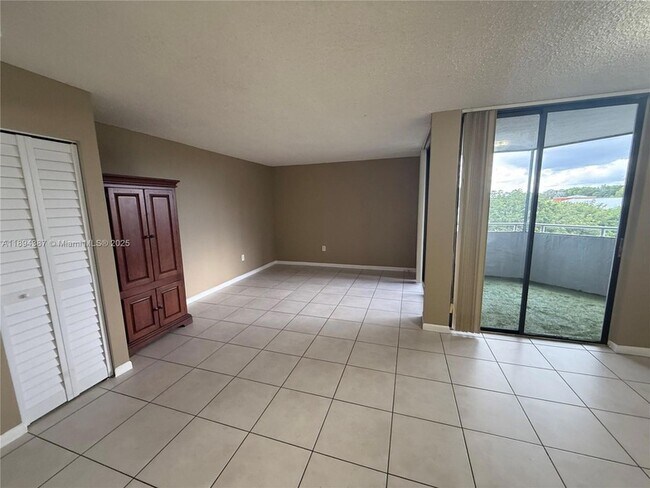 Foto del edificio - 8215 SW 152nd Ave