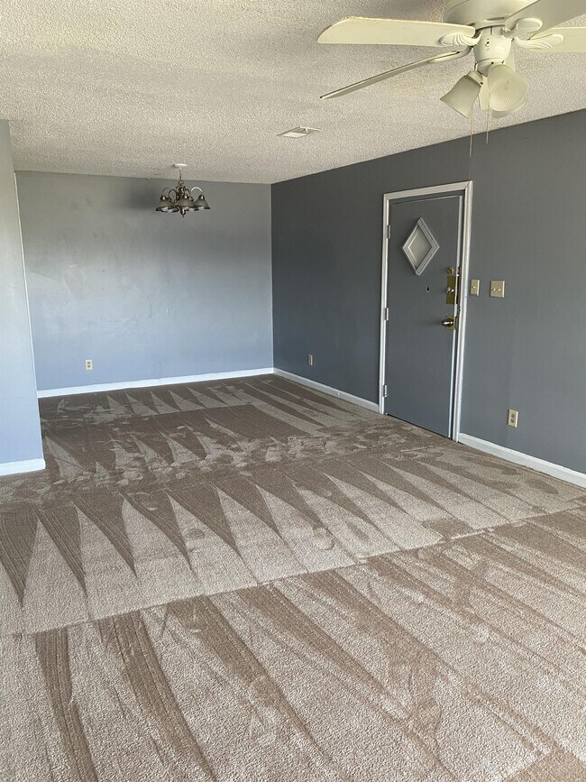 Foto del edificio - 2616 Randleman Rd