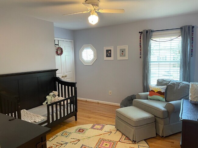 Building Photo - A Perfect Blend of Comfort and Convenience
