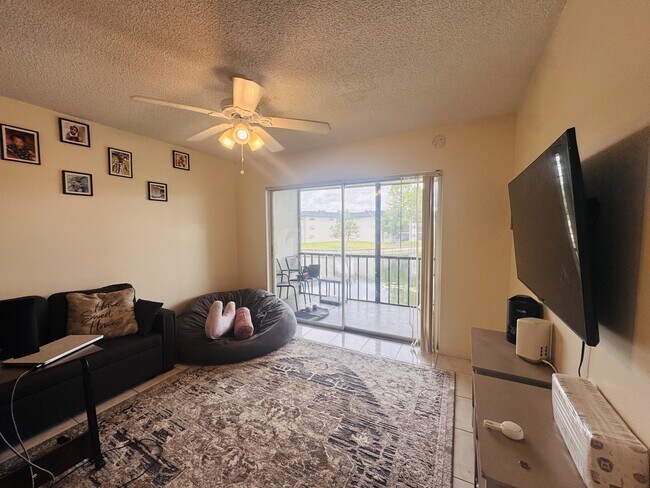 Building Photo - 8025 S Colony Cir