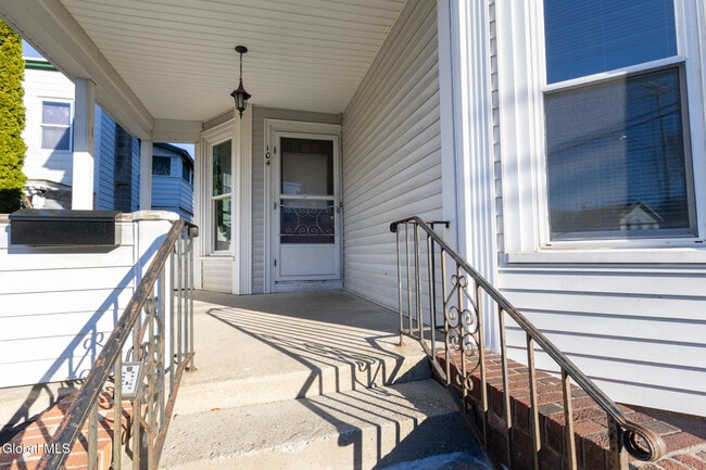 Foto del edificio - 104 Lawrence St