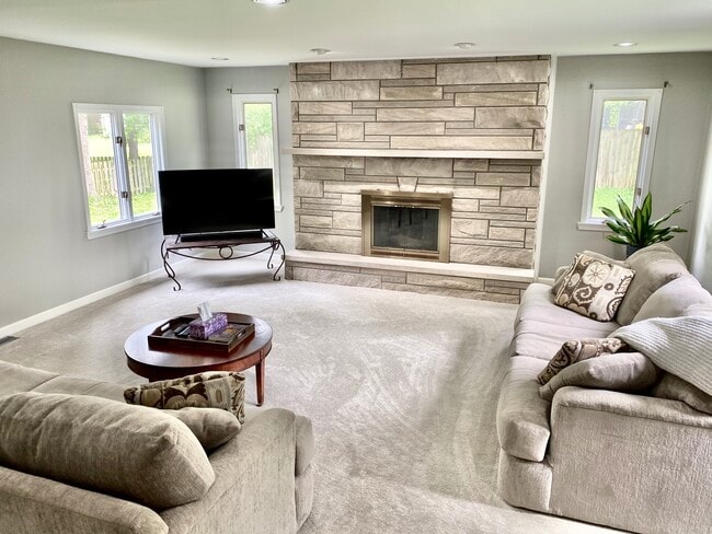 Building Photo - 6309 Maple Dr
