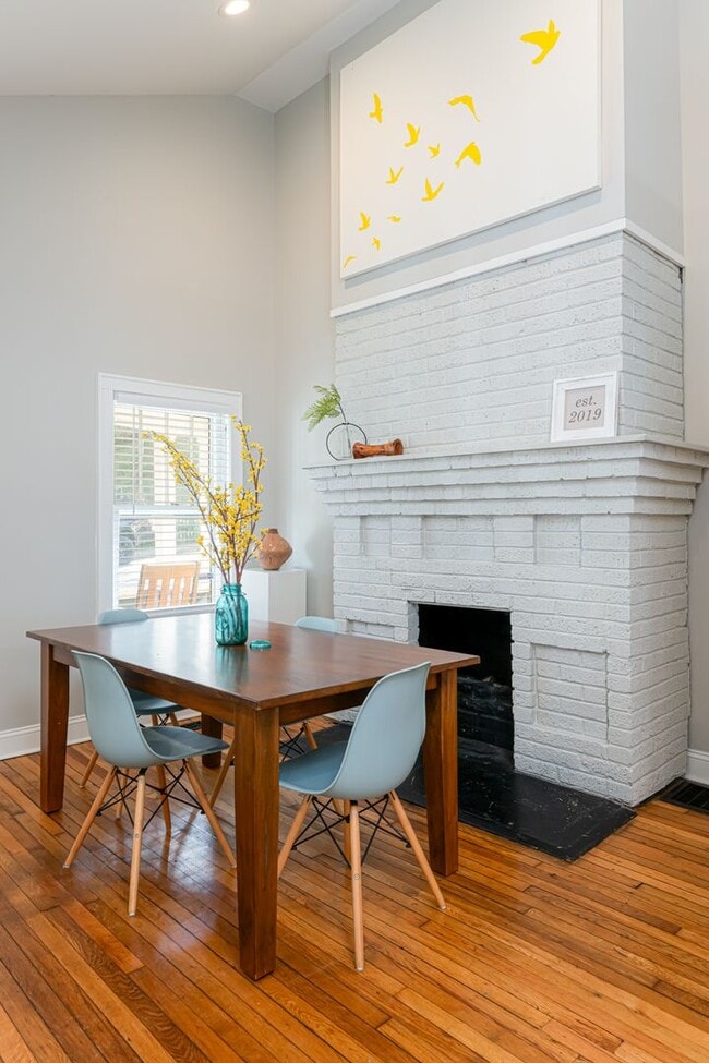 Building Photo - Beautifully Updated House in Montford - Fu...