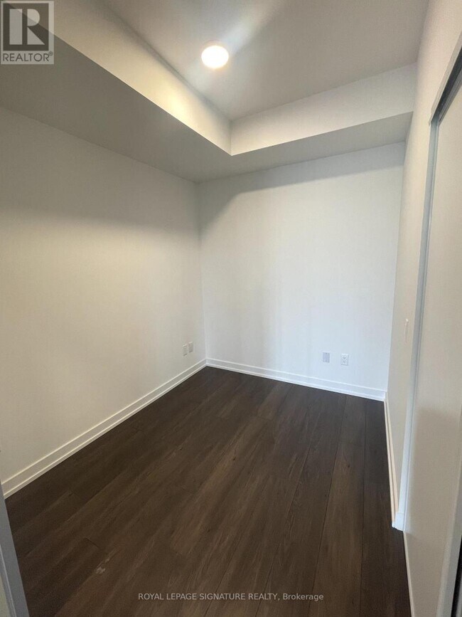 Photo du bâtiment - 150 Logan Ave