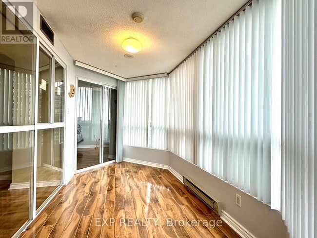 Photo du bâtiment - 4450-4450 Tucana Ct