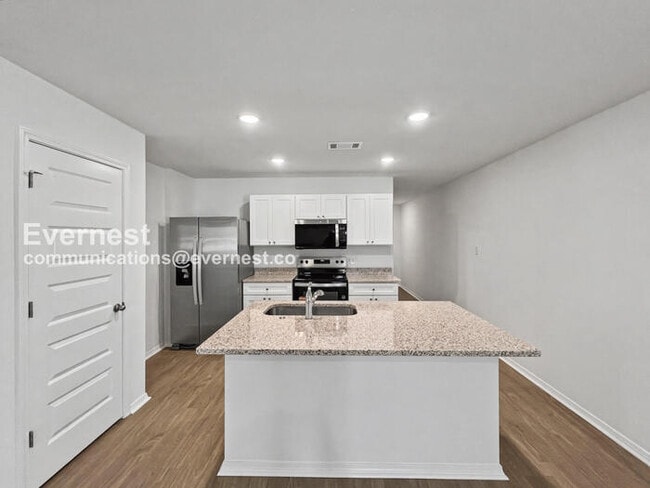 Foto del edificio - 3 Bed/2 Bath Home with Attached Garage / Pet-Friendly / Vouchers Accepted / Available Now!