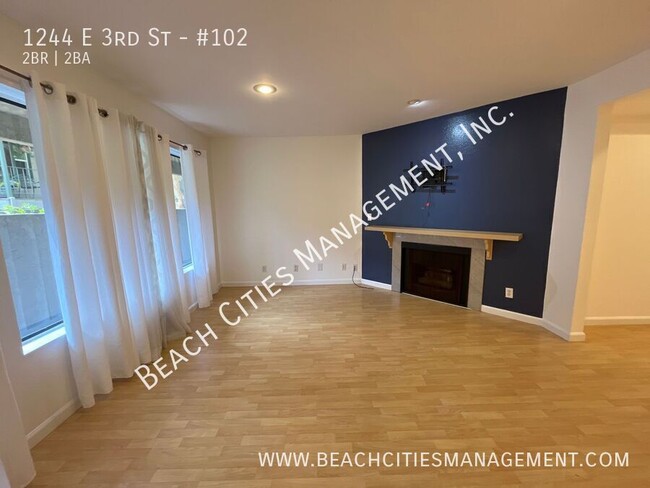 Building Photo - Awesome 2 Bedroom, 2 Baths and 1 Parking S...