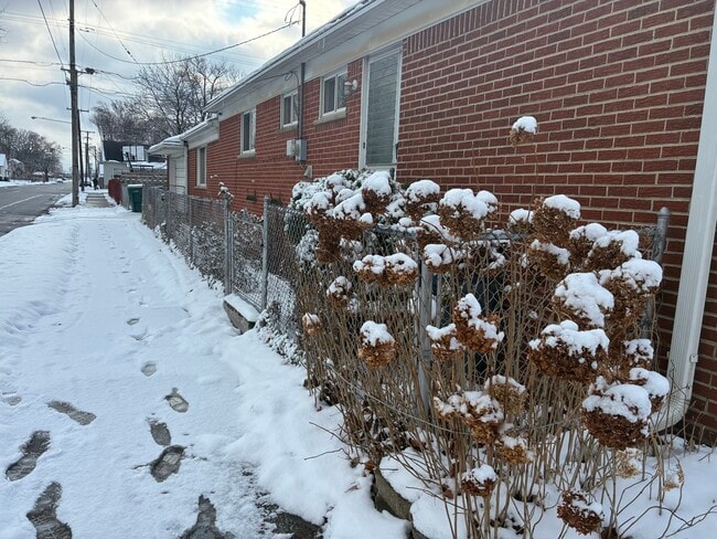 Building Photo - 1353 Stewart Ave