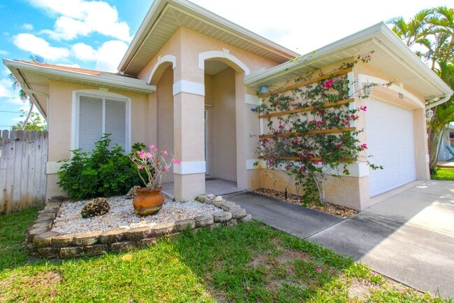 Building Photo - ** FULLY FURNISHED NAPLES PARK 3/2 POOL HOME ** OFF-SEASONAL AVAILABLE MAY 6-OCTOBER 31 EACH YEAR...