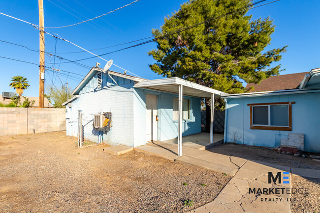 Building Photo - Detached Studio Casita on Van Buren/I17! $...