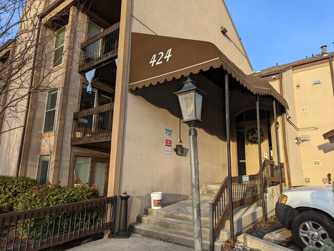 Building Photo - 424 N Center St