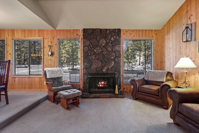 Building Photo - 17812 Mt Hood Ln