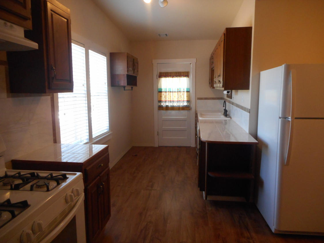 Large kitchen with new appliances - 420 N Railroad St