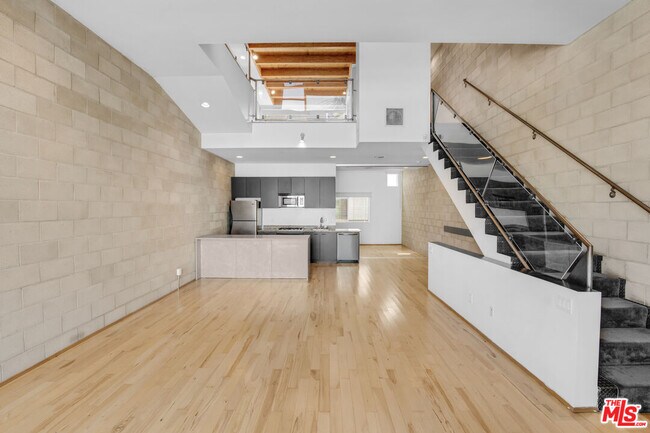 Foto del edificio - 717 Highland Ave