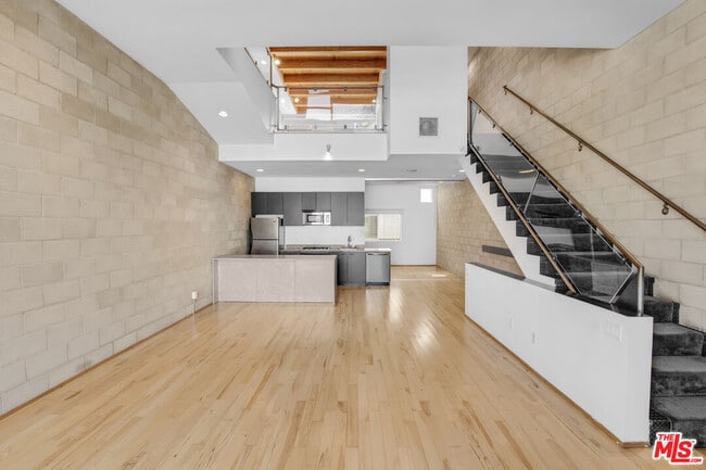 Building Photo - 717 Highland Ave