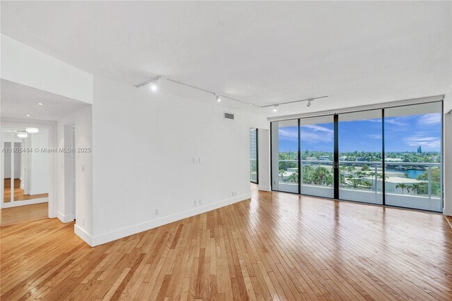 Foto del edificio - 20281 E Country Club Dr