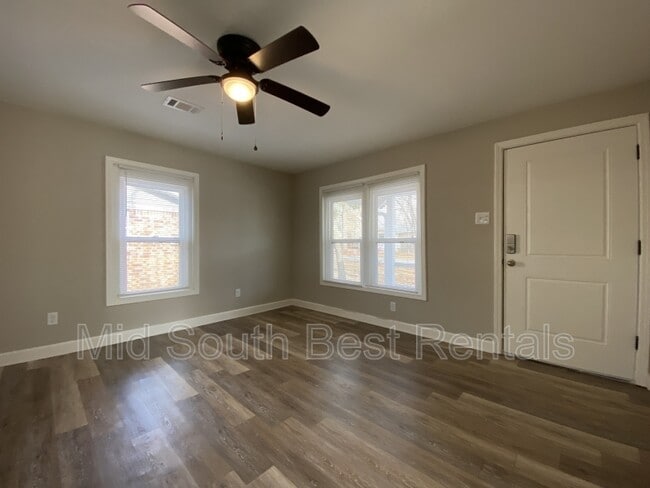 Building Photo - 509 E Elm St