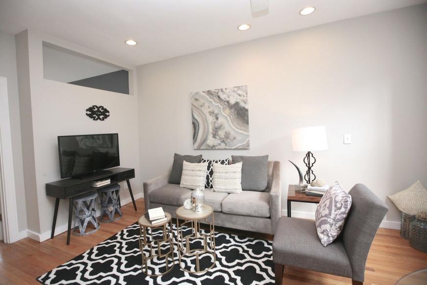 Primary Photo - 2 bedroom in Chicago IL 60657
