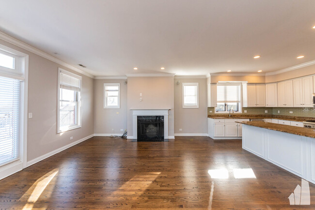 Foto del edificio - 3748 N Southport Ave
