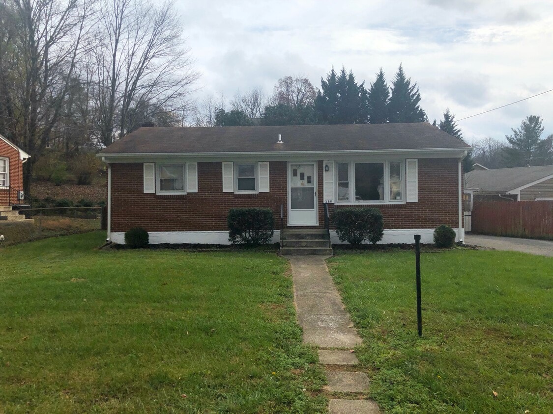 2811 Belle Ave NE, Roanoke, VA 24012 House Rental in Roanoke, VA