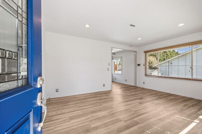 Building Photo - 1618 Fernside Blvd