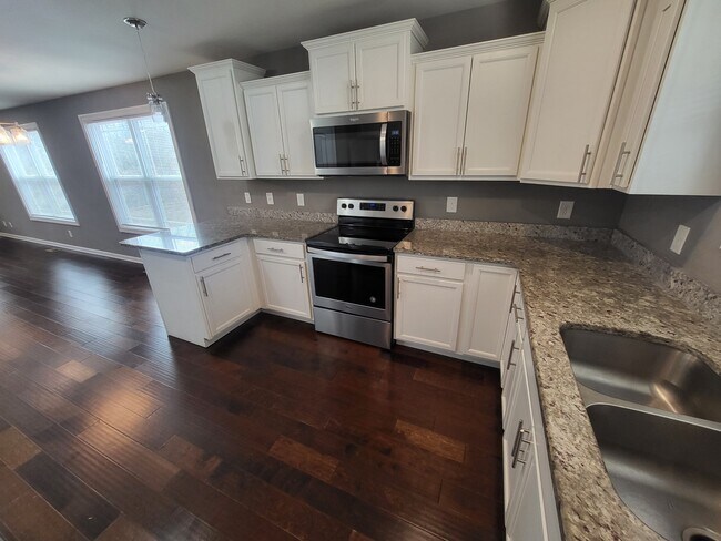 Building Photo - 516 Medallion Cir