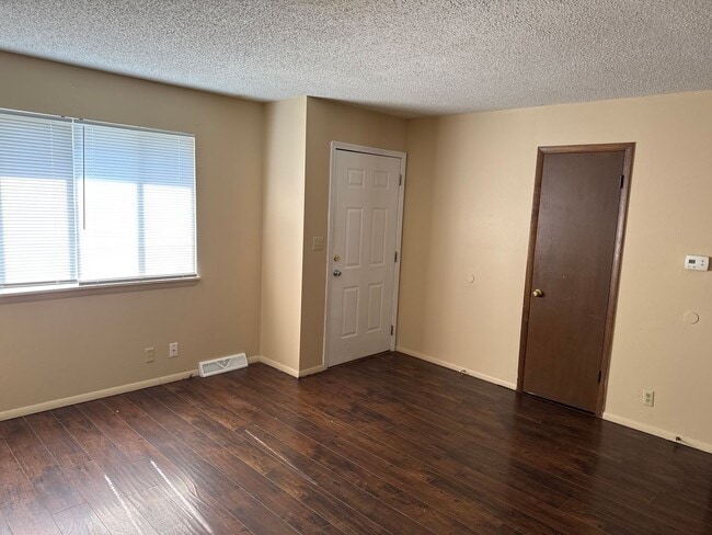 Building Photo - 409 E Downing St