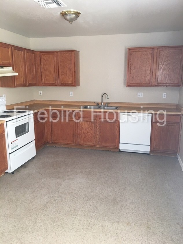 Primary Photo - 1338 W Sherman St