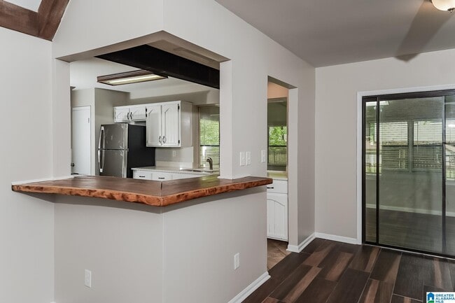 Building Photo - 2064 Edenwood Dr