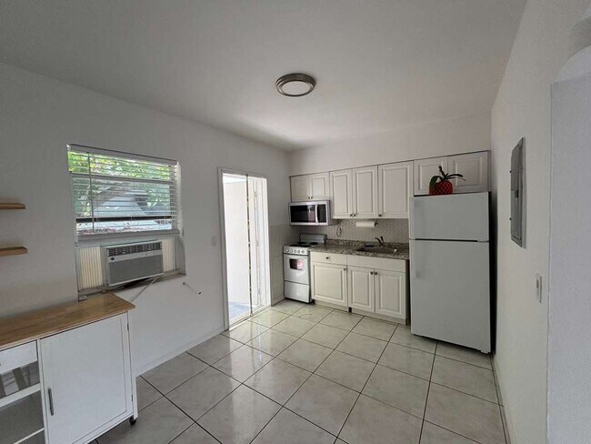 Foto del edificio - 424 NE 64th St