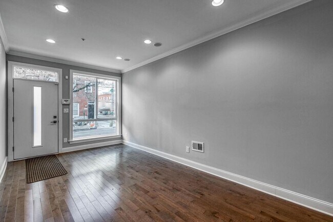 Building Photo - Stunning 3-Bedroom Townhouse With Rooftop Deck and Finished Basement In Port Richmond! Available ...