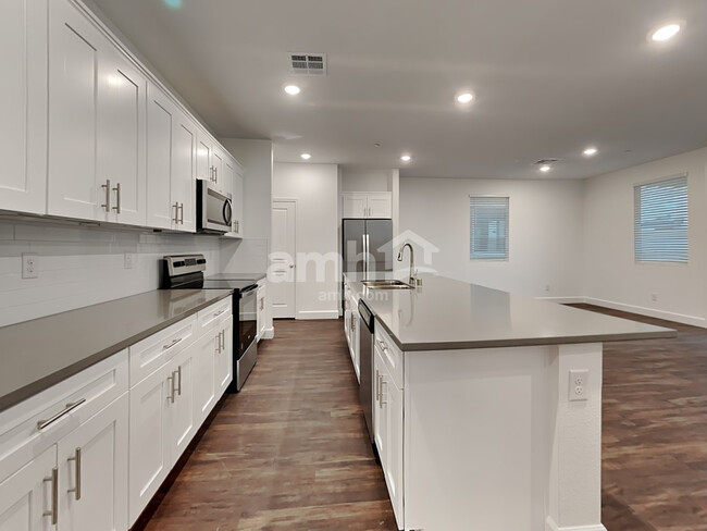 Building Photo - 132 Charmante Tulip Ln